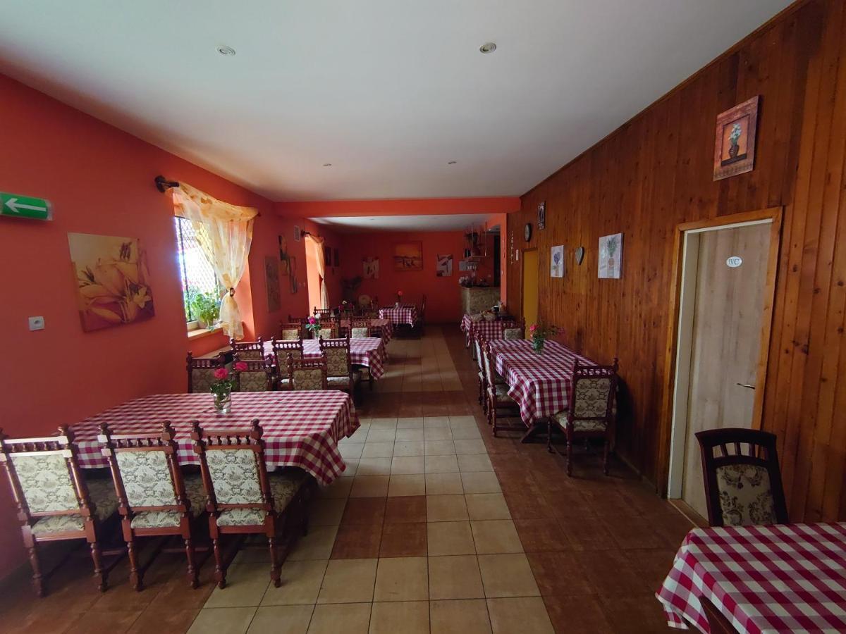 Penzion & Bar Natali Spissky Stvrtok Exterior foto